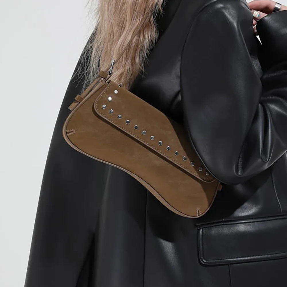 Новая женская сумка на одно плечо с заклепками, однотонная, в корейском стиле, с пряжкой, для повседневного использования, работы и поездок на работу
Новая женская сумка на одно плечо с заклепками, однотонная, в корейском стиле, с пряжкой, для повседневного использования, работы и поездок на работу