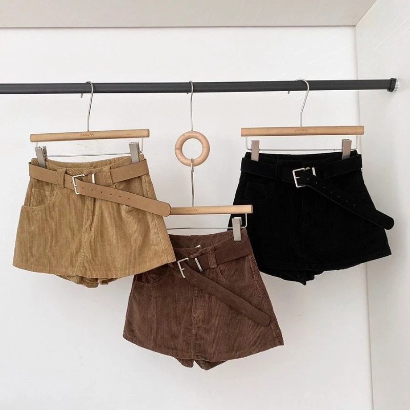 American style retro corduroy high waisted shorts pants women in autumn and winter new solid color slim fit A-line short skirt
American style retro corduroy high waisted shorts pants women in autumn and winter new solid color slim fit A-line short skirt