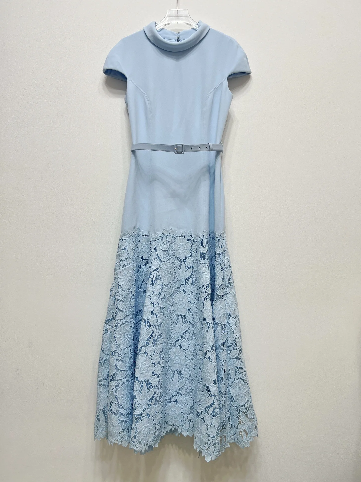 French Elegant Vintage Lace Prom Long Dress Women's Stand Collar Short Sleeve Embroidery Lace Splicing Bodycon Robe Vestidos
French Elegant Vintage Lace Prom Long Dress Women's Stand Collar Short Sleeve Embroidery Lace Splicing Bodycon Robe Vestidos
