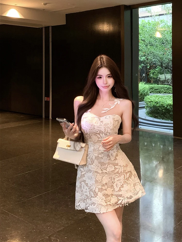 Design sense lace hook flower suspender dress women in summer slimming waist skirt temperament A-line short skirt
Design sense lace hook flower suspender dress women in summer slimming waist skirt temperament A-line short skirt