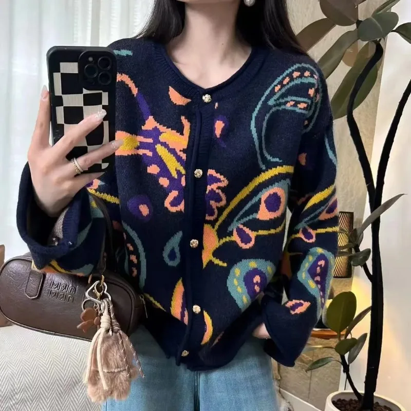 Ленивый шикарный жаккардовый свитер в стиле ретро, кардиган, осень-зима, новая мода, вязаное пальто с длинными рукавами и круглым вырезом 
Ленивый шикарный жаккардовый свитер в стиле ретро, кардиган, осень-зима, новая мода, вязаное пальто с длинными рукавами и круглым вырезом