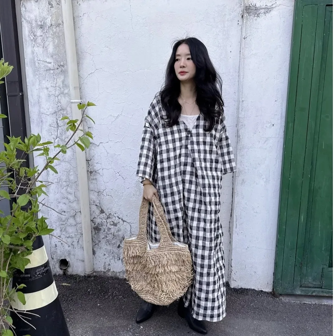 Summer 2026 Fashionable Korean Style V-Neck Plaid Loose Dress Versatile Streetwear Princess Skirt Casual Single-Breasted Dress
Summer 2026 Fashionable Korean Style V-Neck Plaid Loose Dress Versatile Streetwear Princess Skirt Casual Single-Breasted Dress