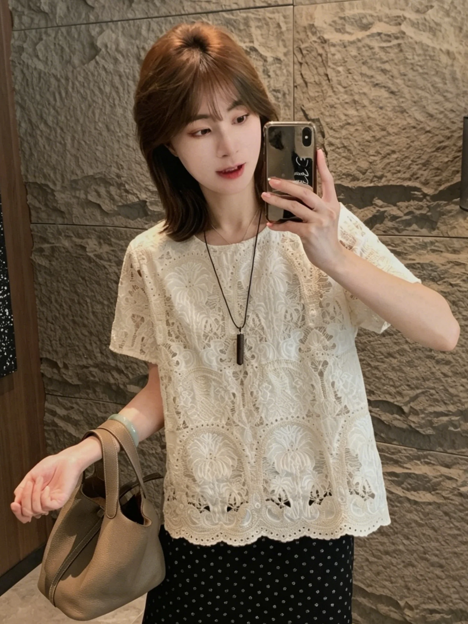 plus Size Women's Heavy Embroidery Unique Beautiful Lace Shirt Summer Slimming Concealing Casual Style Polyester Fiber
plus Size Women's Heavy Embroidery Unique Beautiful Lace Shirt Summer Slimming Concealing Casual Style Polyester Fiber