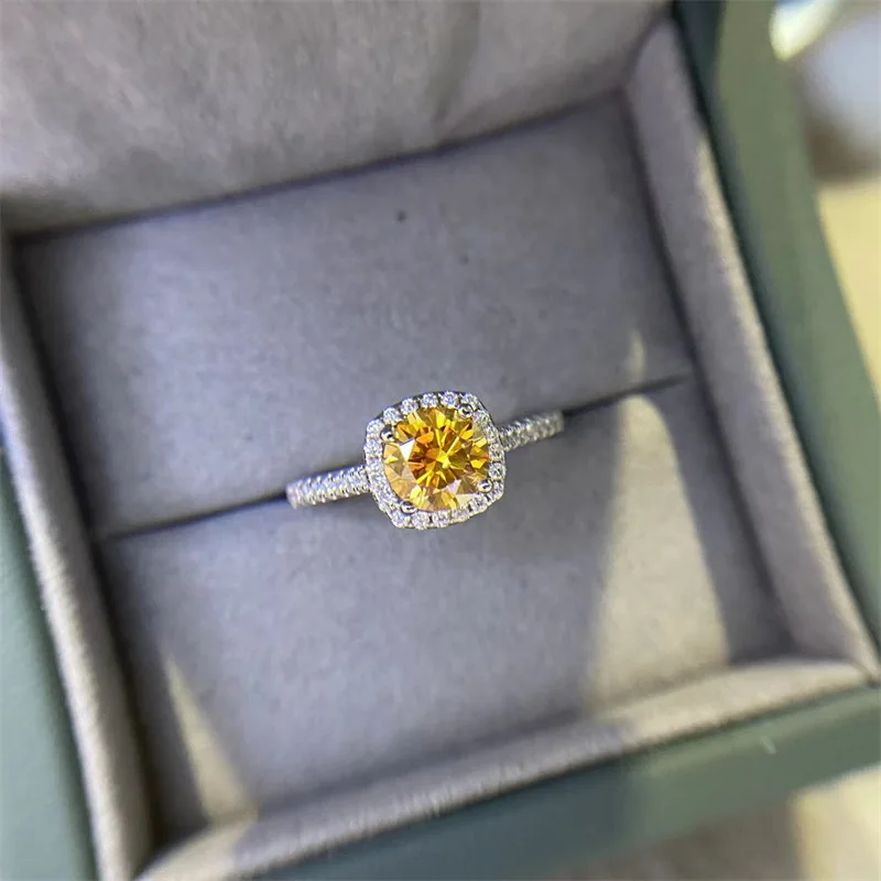Minimalist Moissanite PT950 Platinum 5 Carat Square Cushion Yellow Diamond Ring for Women, highlight delicate
Minimalist Moissanite PT950 Platinum 5 Carat Square Cushion Yellow Diamond Ring for Women, highlight delicate