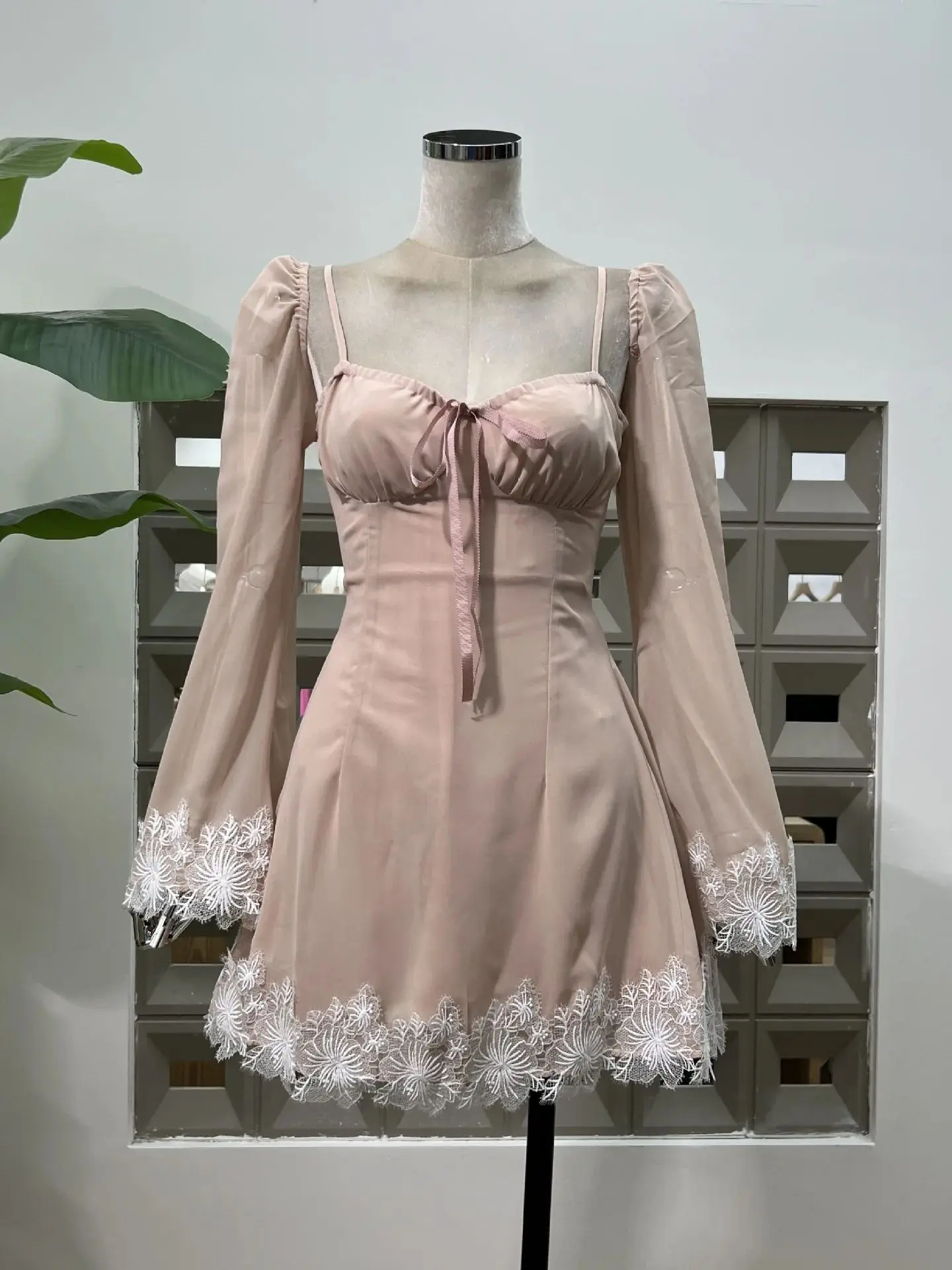 Fashion Lace Trim Raglan Long Sleeve Low Cut Tie Front Dress Waist Cinching Pink Wrap Bust Mini Summer Women Sexy Party Dresses
Fashion Lace Trim Raglan Long Sleeve Low Cut Tie Front Dress Waist Cinching Pink Wrap Bust Mini Summer Women Sexy Party Dresses