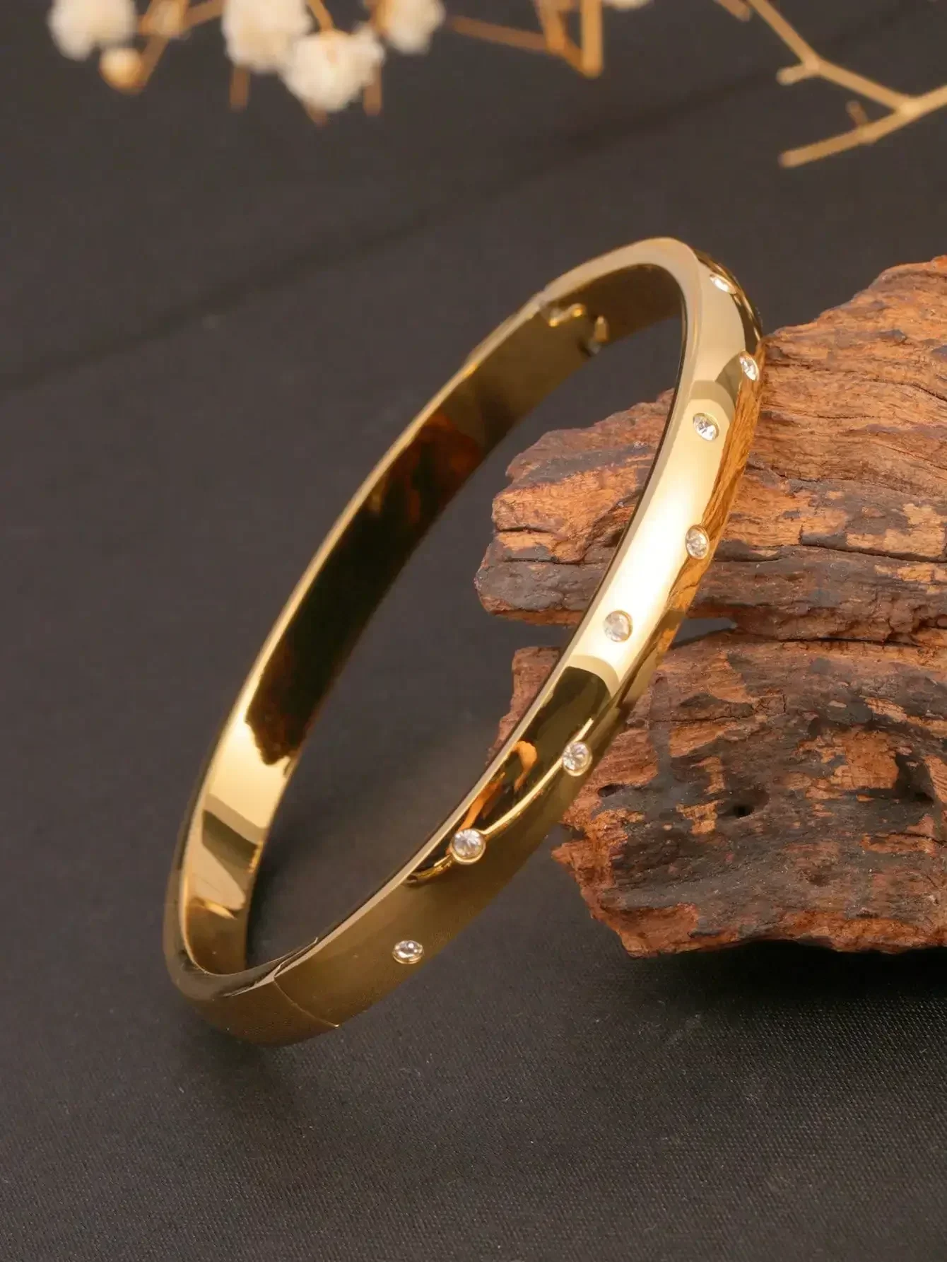 1pc 18K Gold-Tone Stainless Steel Cuff Bracelet With Scattered Cubic Zirconia Stones, High-End, Fashion, Versatile Accessory
1pc 18K Gold-Tone Stainless Steel Cuff Bracelet With Scattered Cubic Zirconia Stones, High-End, Fashion, Versatile Accessory