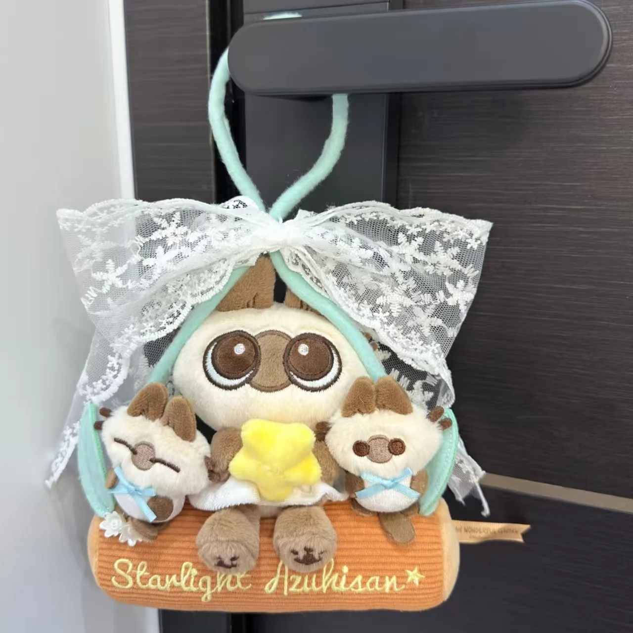 Hot Door Hanger Original New Starlight Azukisan Siamese Cat Suzuran Azukisan Lace Cute Pendant Home Decor Gift For Fans & Kids
Hot Door Hanger Original New Starlight Azukisan Siamese Cat Suzuran Azukisan Lace Cute Pendant Home Decor Gift For Fans & Kids