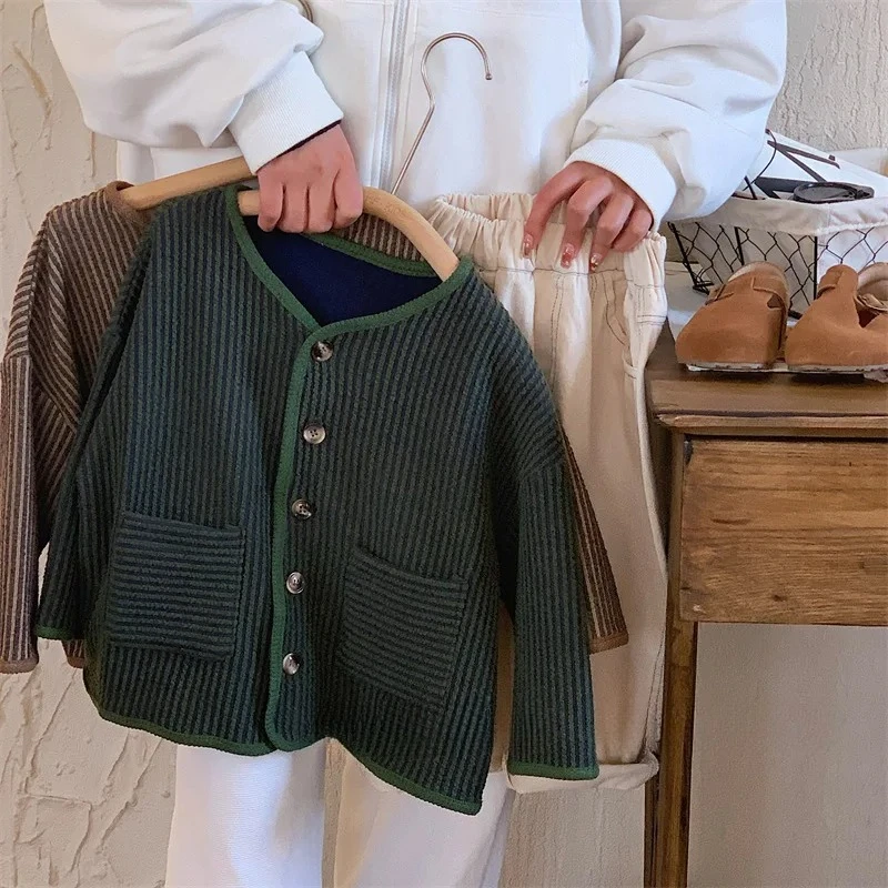 Boys and Girls Cardigan Casual Simple Striped Retro Coat Children Clothing 2025 Spring Autumn New Fashionable Korean Style Coat
Boys and Girls Cardigan Casual Simple Striped Retro Coat Children Clothing 2025 Spring Autumn New Fashionable Korean Style Coat