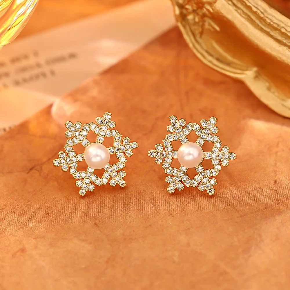 Christmas full diamond snowflake pearl earrings niche design exquisite fashionable sweet earrings small and versatile earrings
Christmas full diamond snowflake pearl earrings niche design exquisite fashionable sweet earrings small and versatile earrings