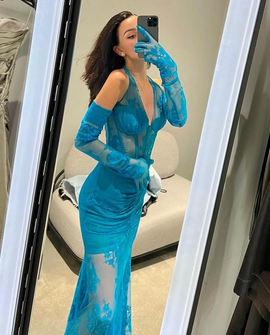 Luxury 2025 Summer New Celebrity Club Party Dress Sexy Lace V-neck Pleated Backless Party Dresses with Glove Brithday Outfits
Luxury 2025 Summer New Celebrity Club Party Dress Sexy Lace V-neck Pleated Backless Party Dresses with Glove Brithday Outfits