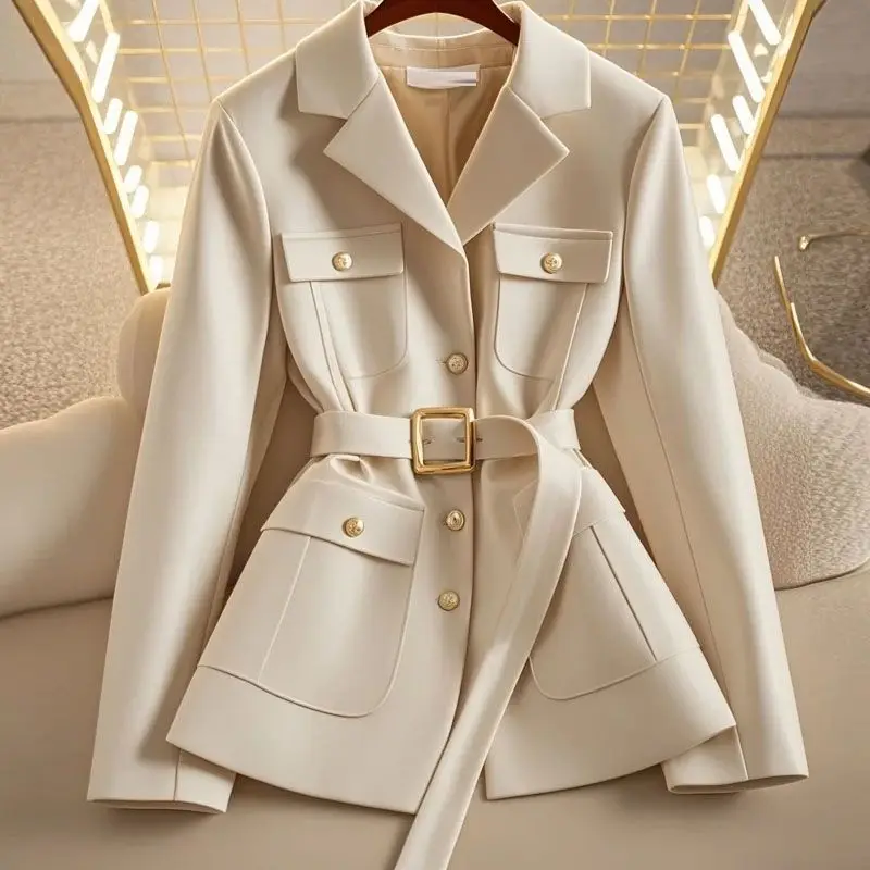 Black suit style waist cinching jacket 2024 winter thick and stylish European short women's top
Black suit style waist cinching jacket 2024 winter thick and stylish European short women's top