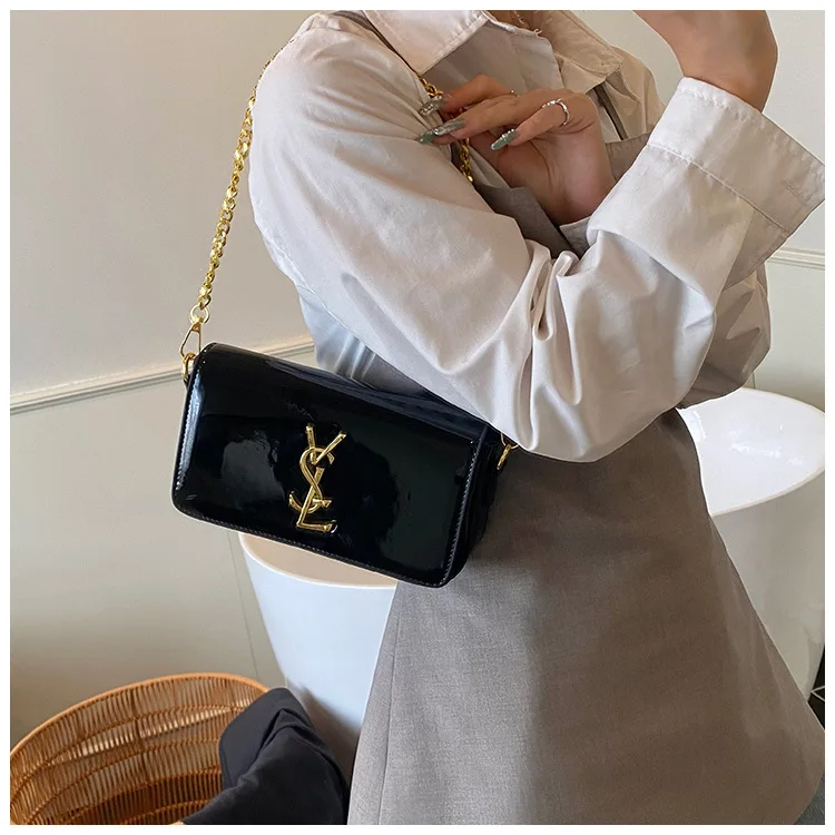 Summer New Textured Small Square Chain Bag for Women – Minimalist Fashion Shoulder Crossbody Purse, Lightweight Everyday Commuter Handbag with Premium Feel
Summer New Textured Small Square Chain Bag for Women – Minimalist Fashion Shoulder Crossbody Purse, Lightweight Everyday Commuter Handbag with Premium Feel