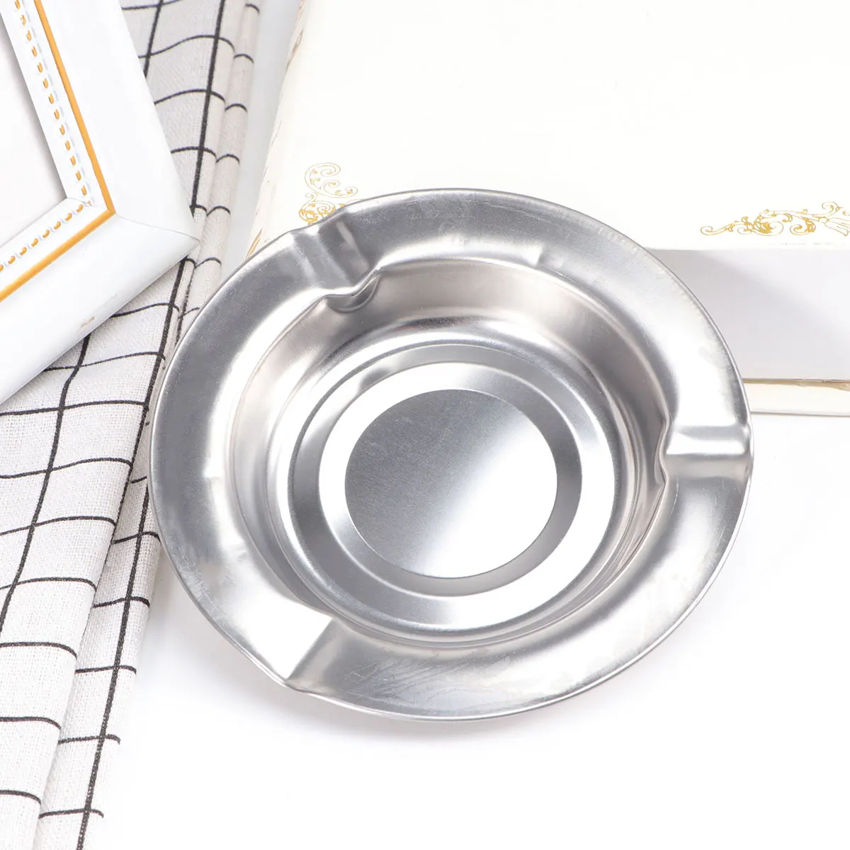 Round Ashtray Stainless Steel Cigarette Holder Tabletop Home Office Bar Cafe Hotel Restaurant Party Easy Clean
Round Ashtray Stainless Steel Cigarette Holder Tabletop Home Office Bar Cafe Hotel Restaurant Party Easy Clean