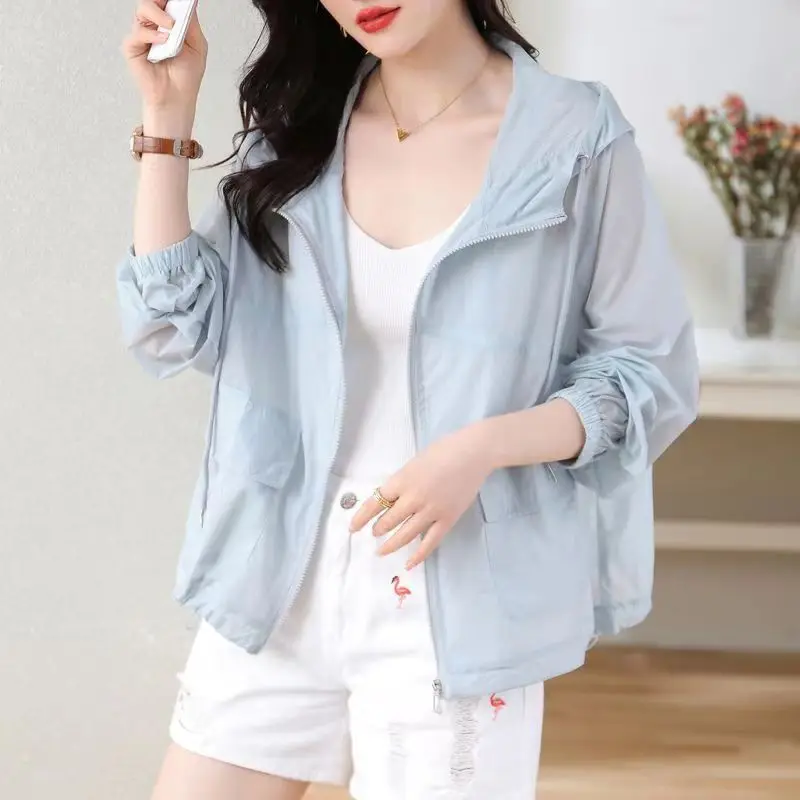 2025 New Women's Short Hooded Breathable Summer Jacket Korean Edition Thin Coat Female Tops Loose Sunscreen Clothing Outerwear
2025 New Women's Short Hooded Breathable Summer Jacket Korean Edition Thin Coat Female Tops Loose Sunscreen Clothing Outerwear