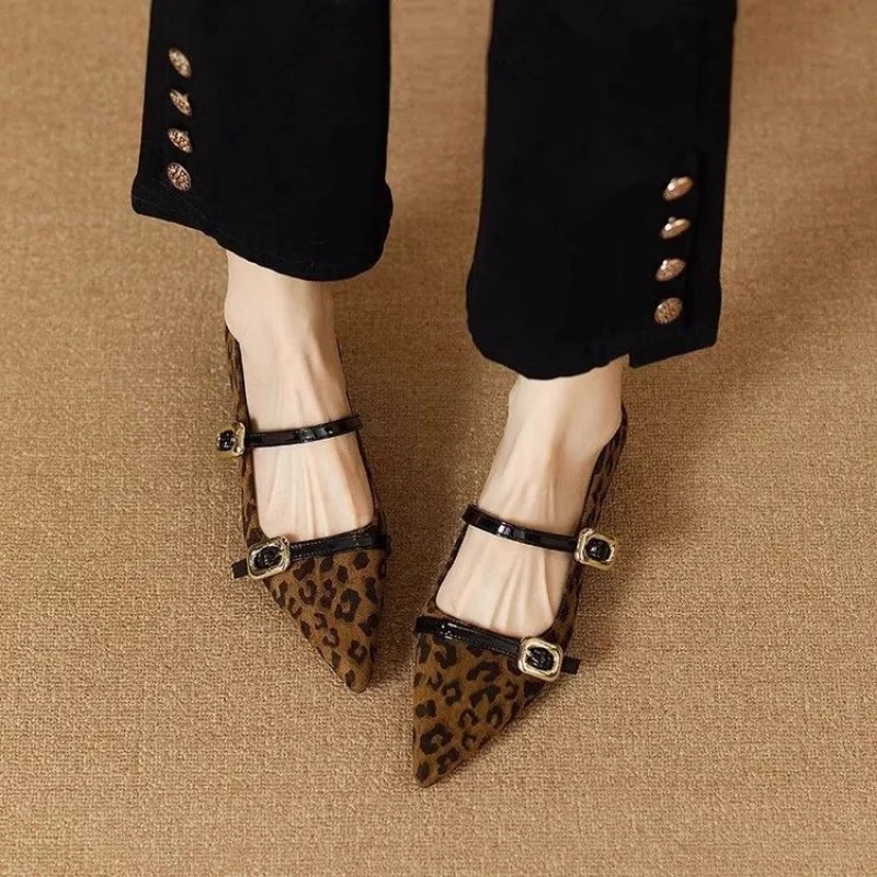 2026 Fall New French Pointed-Toe Leopard Print Mary Janes - Elegant Stylish Commuter Flat Shoes with Single Buckle
2026 Fall New French Pointed-Toe Leopard Print Mary Janes - Elegant Stylish Commuter Flat Shoes with Single Buckle