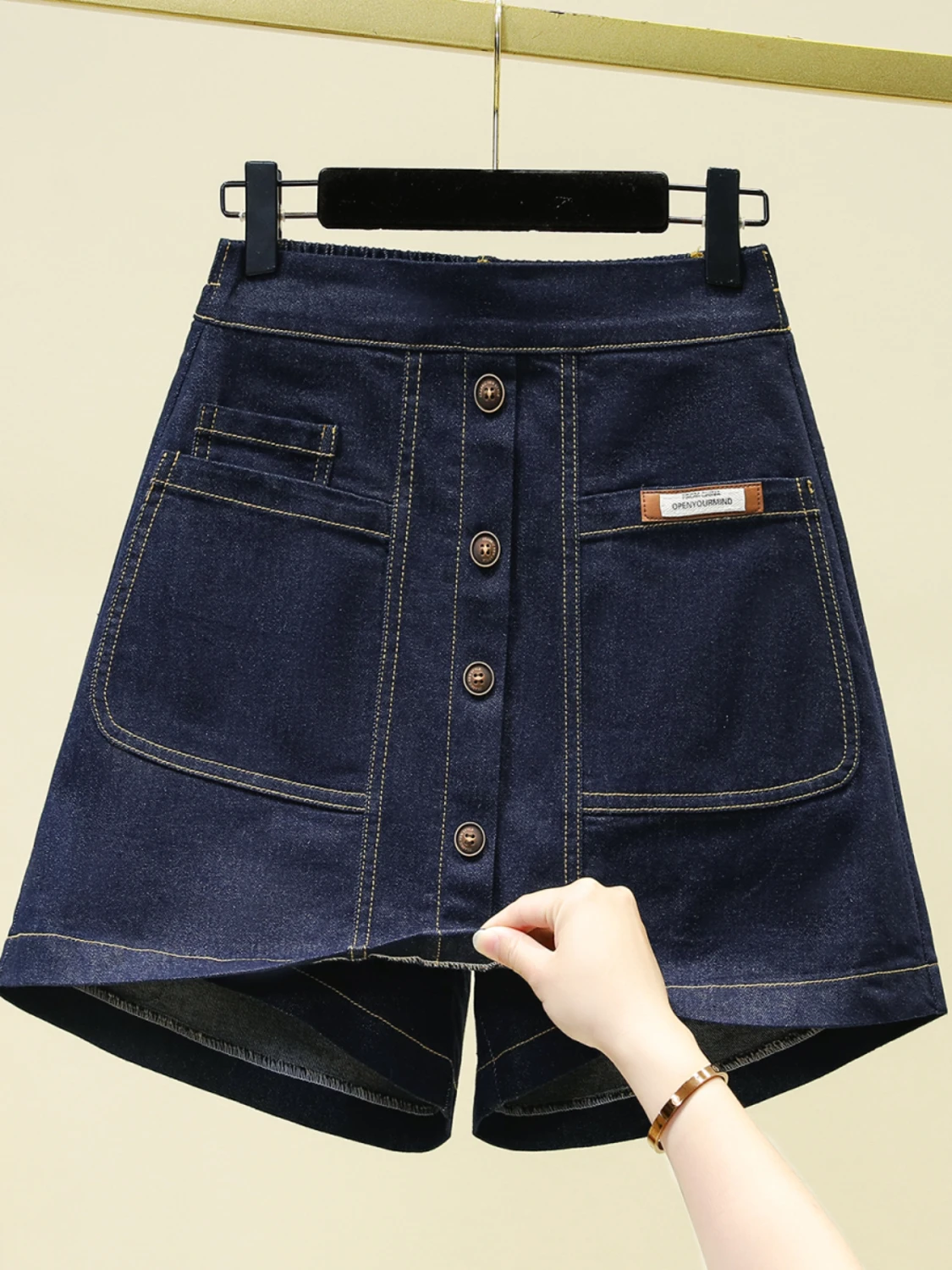 Slimming High Waist Wide Leg Jeans Short Skirt for plus Size Women Summer New Style Elegant Blue Color Pure Color Design
Slimming High Waist Wide Leg Jeans Short Skirt for plus Size Women Summer New Style Elegant Blue Color Pure Color Design