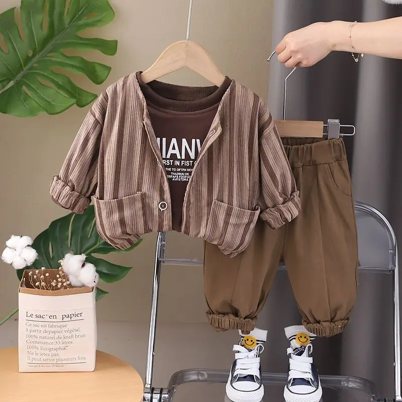 Autumn 2025 Children Boys 3PCS Clothes Set Cotton Shirts Printed Spliced Coat Solid Pants Suit Toddler Boys Outfits
Autumn 2025 Children Boys 3PCS Clothes Set Cotton Shirts Printed Spliced Coat Solid Pants Suit Toddler Boys Outfits