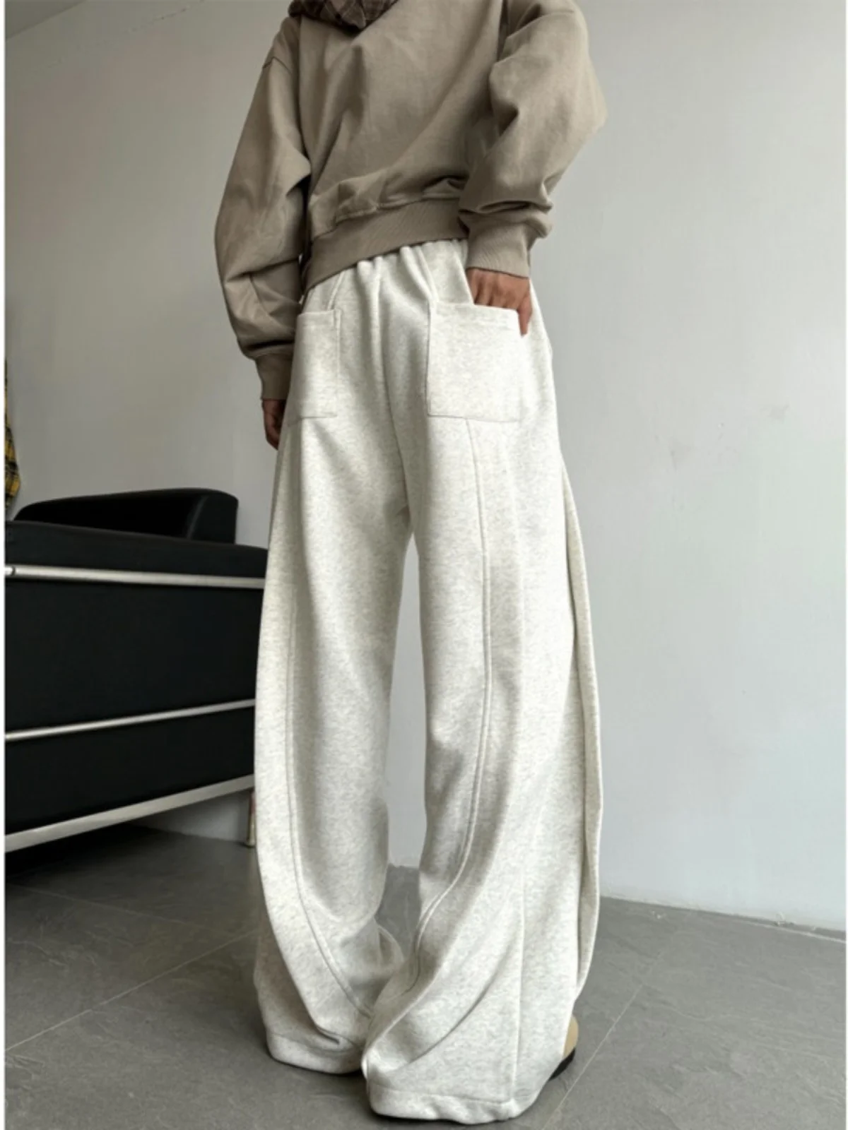 American Sle Heavyweight Splicing Wide Leg Casual Sport Pants for Men Spring Autumn Loose Design Sense Straight Tube Trousers
American Sle Heavyweight Splicing Wide Leg Casual Sport Pants for Men Spring Autumn Loose Design Sense Straight Tube Trousers