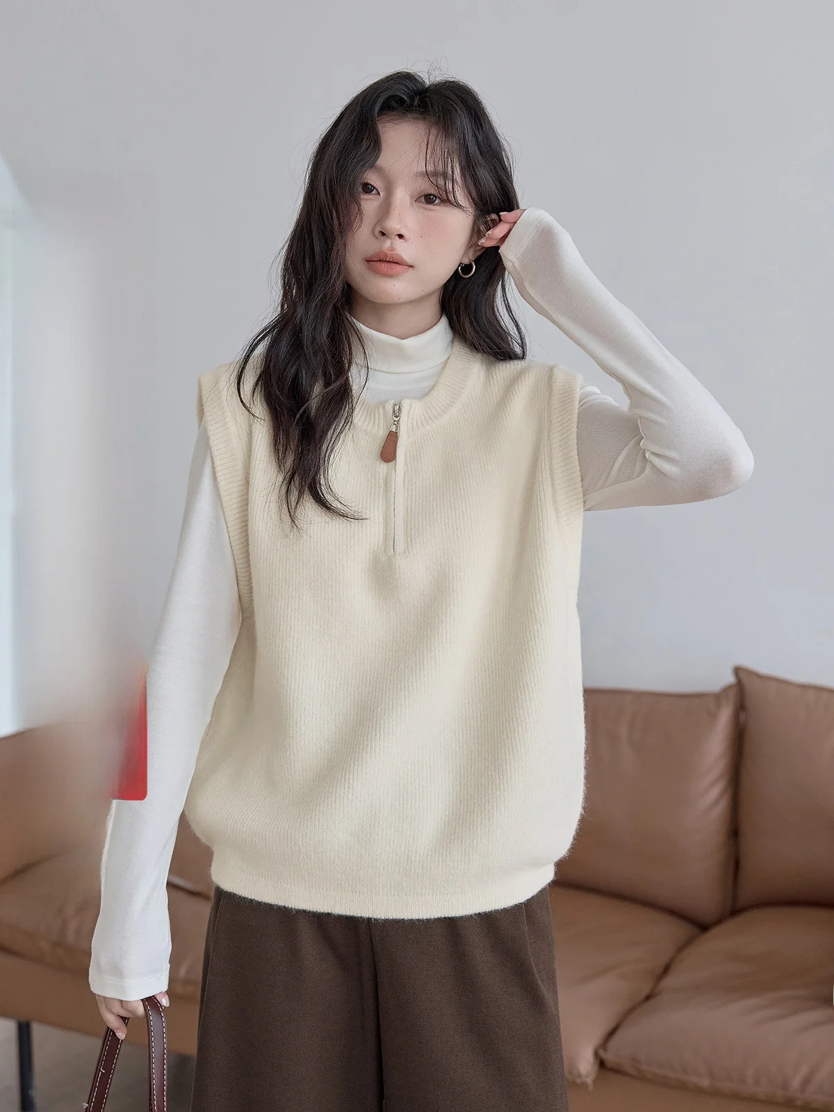 Вязаный жилет HuiXi для женщин: осенне-зимний, модный, универсальный, теплый, с круглым вырезом, бежевого цвета, для повседневной носки
Вязаный жилет HuiXi для женщин: осенне-зимний, модный, универсальный, теплый, с круглым вырезом, бежевого цвета, для повседневной носки