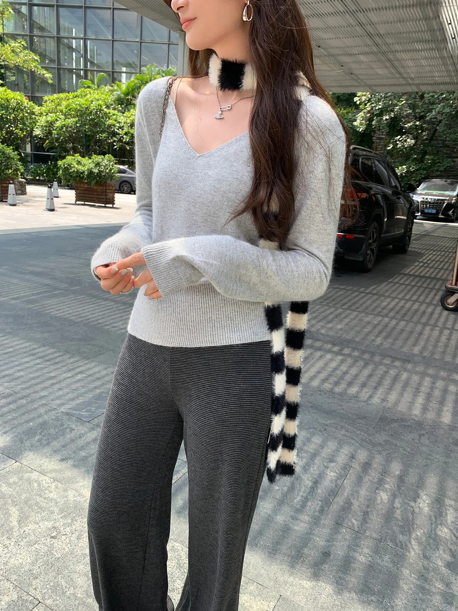 Korean Style Grey V-Neck Pullover Long Sleeve Knitwear Women's Inner Wear Base Layer Top Breathable Comfortable Nylon Blend
Korean Style Grey V-Neck Pullover Long Sleeve Knitwear Women's Inner Wear Base Layer Top Breathable Comfortable Nylon Blend