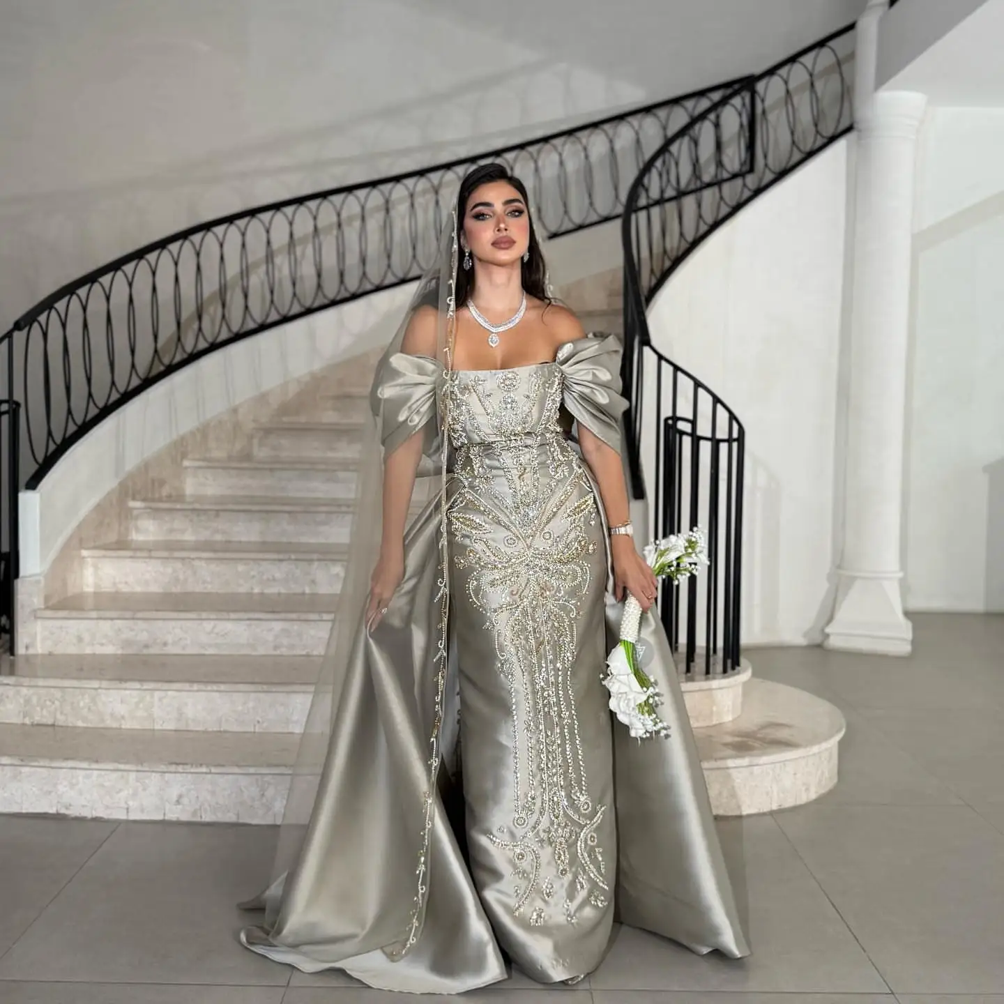 Vogue Off-the-shoulder Satin Luxury Wedding Gowns Customized Sleeveless Beading Fashion Floor Length Prom Dresses 2025 For Women
Vogue Off-the-shoulder Satin Luxury Wedding Gowns Customized Sleeveless Beading Fashion Floor Length Prom Dresses 2025 For Women