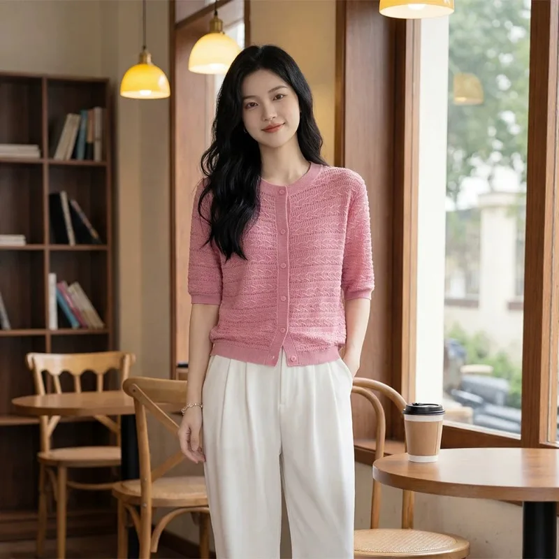 Summer New Tencel Lyocell Round-neck Knitted Sweater Short-sleeved Women's Wear Solid Color with Cutouts Loose and Versatile Top
Summer New Tencel Lyocell Round-neck Knitted Sweater Short-sleeved Women's Wear Solid Color with Cutouts Loose and Versatile Top