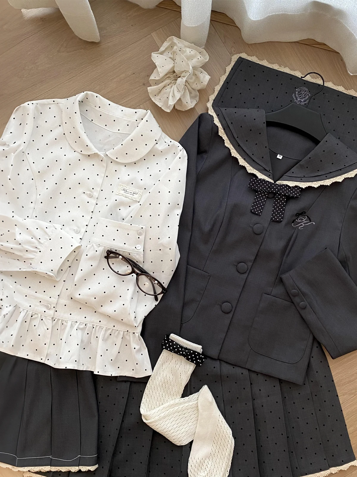 Original Design Silver Sugar Sailor Collar Polka Dot Midi Skirt Set Korean Style Lace Outfit Women's Fashion Ensemble
Original Design Silver Sugar Sailor Collar Polka Dot Midi Skirt Set Korean Style Lace Outfit Women's Fashion Ensemble