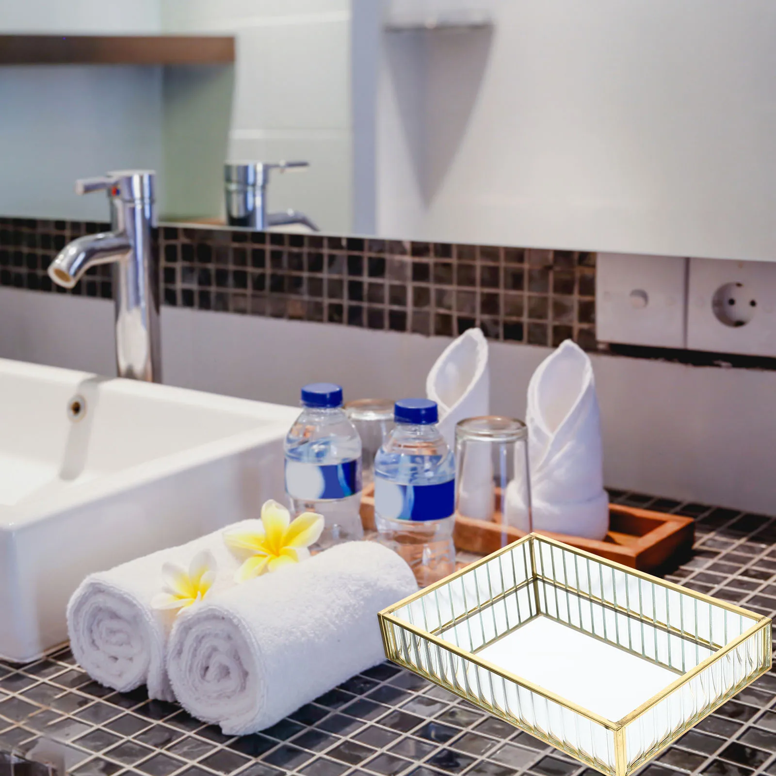 Glass Mirror Tray for Jewelry Storage with Striped Design Desktop Organizer for Women Sundries Lipstick Necklace Holder Decor
Glass Mirror Tray for Jewelry Storage with Striped Design Desktop Organizer for Women Sundries Lipstick Necklace Holder Decor