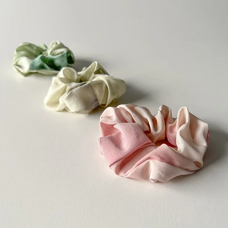 Silk woven headband~Spanish niche style 100% silk pleated headband elastic large intestine headband hair accessory
Silk woven headband~Spanish niche style 100% silk pleated headband elastic large intestine headband hair accessory