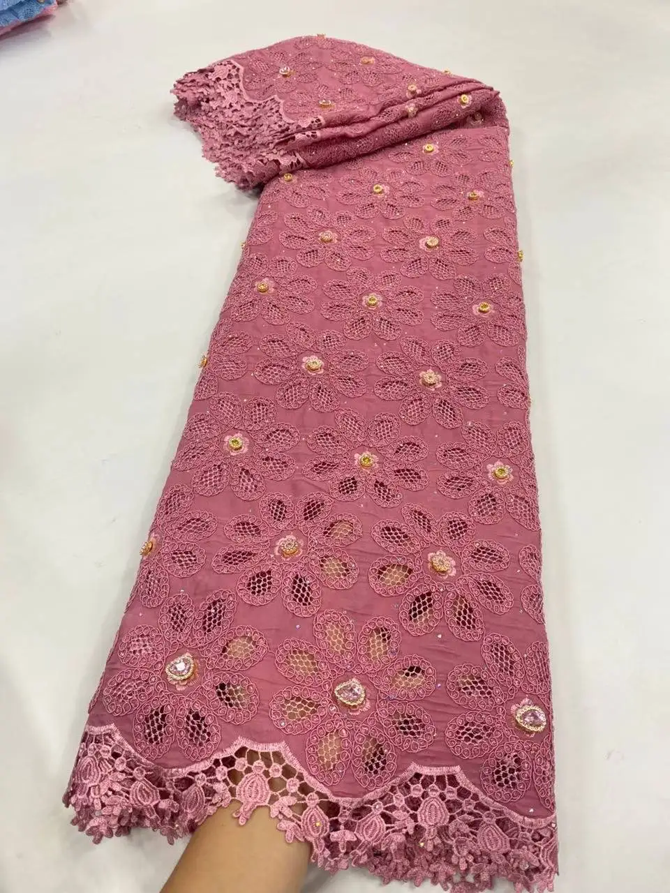 Гипюровый шнур, кружевная ткань, лазерная резка, африканские свадебные кружева, материал со стразами, 5 ярдов в партии, JNC25071601
Гипюровый шнур, кружевная ткань, лазерная резка, африканские свадебные кружева, материал со стразами, 5 ярдов в партии, JNC25071601