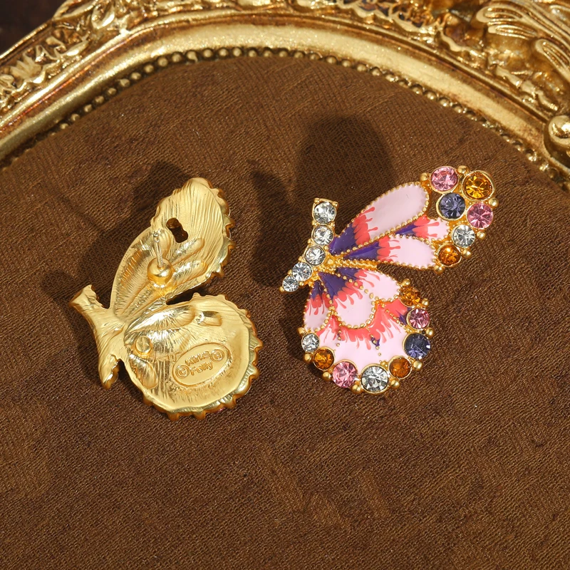 Vintage Pink Enamel Half Butterfly Earrings Stud Woman Designer Luxury Quality Jewelry Elegant Crystal Party Charm Accessories
Vintage Pink Enamel Half Butterfly Earrings Stud Woman Designer Luxury Quality Jewelry Elegant Crystal Party Charm Accessories