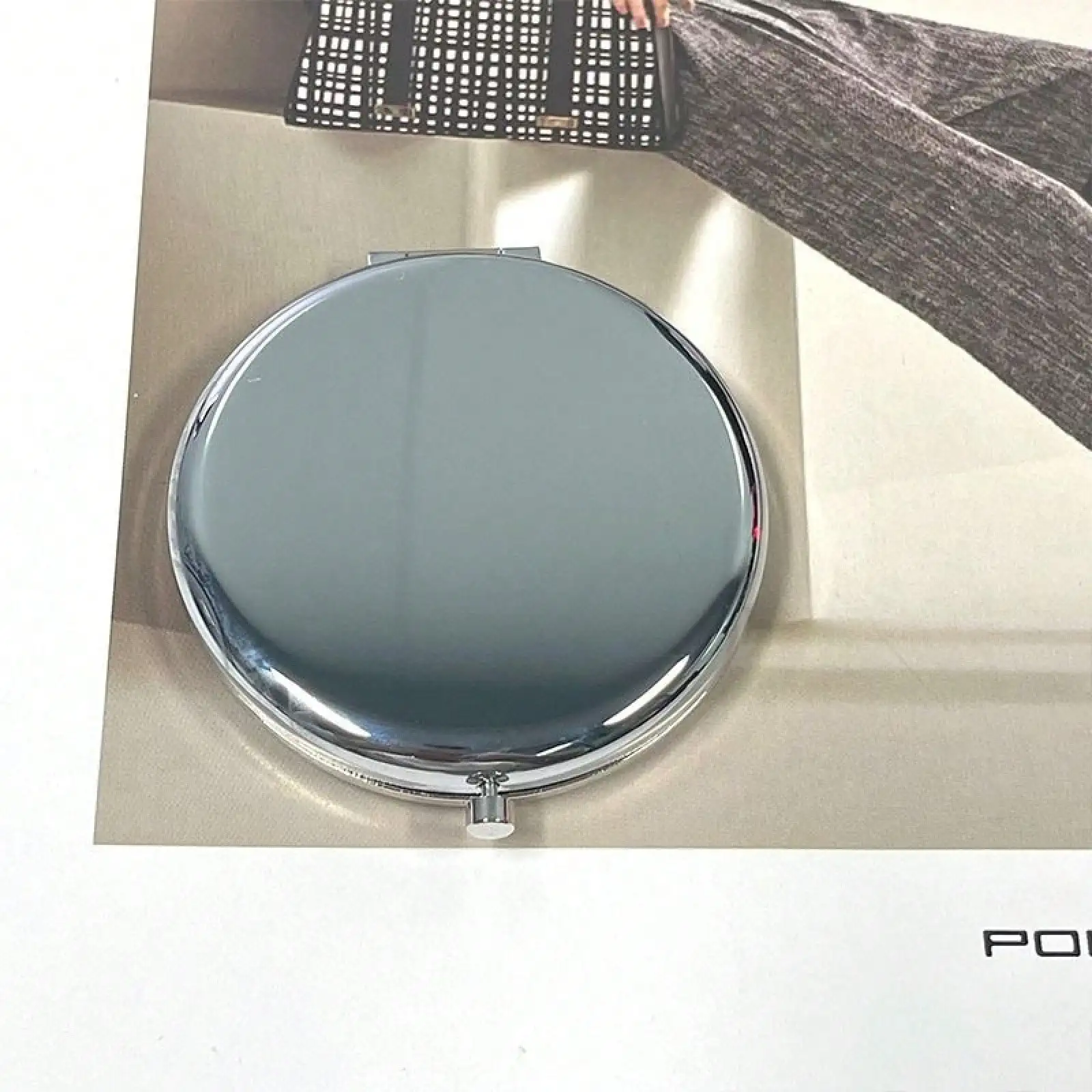 65mm Round Metal Makeup Mirror Portable Pocket Mirror
65mm Round Metal Makeup Mirror Portable Pocket Mirror