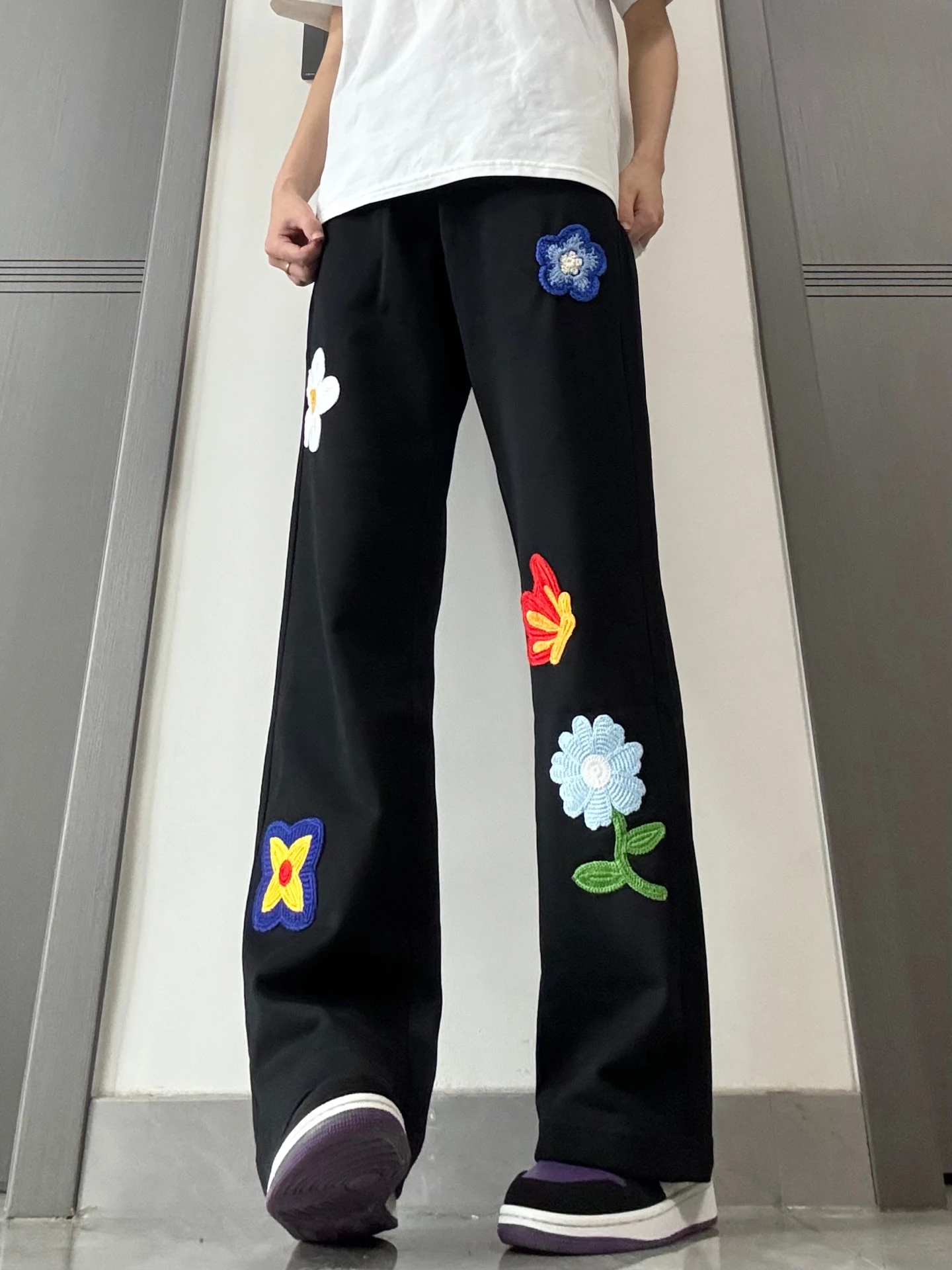 Мужские спортивные брюки с цветочной вышивкой, прямого кроя, осенние, модные, из плотной струящейся ткани, повседневные, CleanFit, расклешенные прямые брюки
Мужские спортивные брюки с цветочной вышивкой, прямого кроя, осенние, модные, из плотной струящейся ткани, повседневные, CleanFit, расклешенные прямые брюки