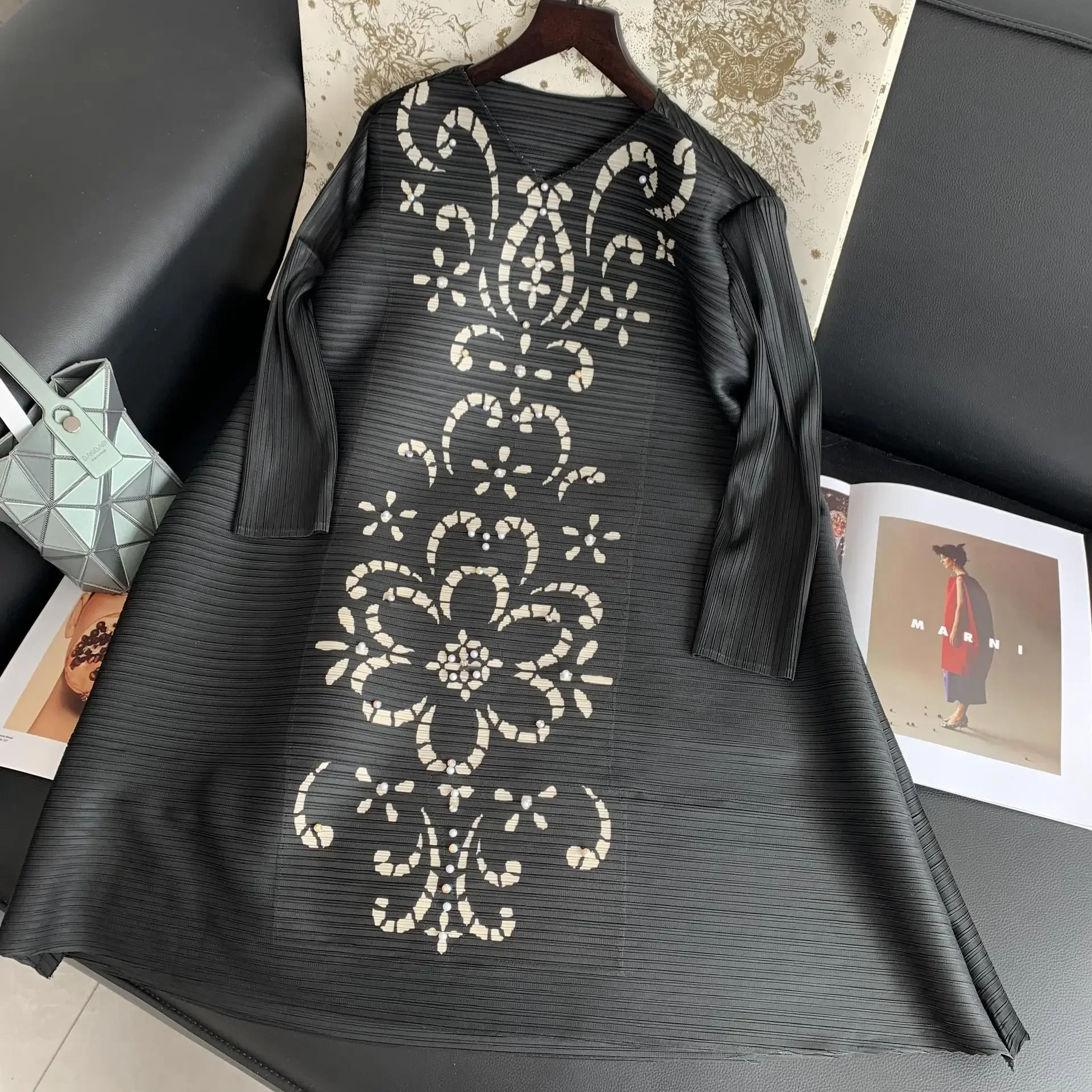Pleats Original Dress Round Neck White Printed Pleated Ethnic Long Sleeve Elegant Dress Women Printed Long Temperament Skirt
Pleats Original Dress Round Neck White Printed Pleated Ethnic Long Sleeve Elegant Dress Women Printed Long Temperament Skirt