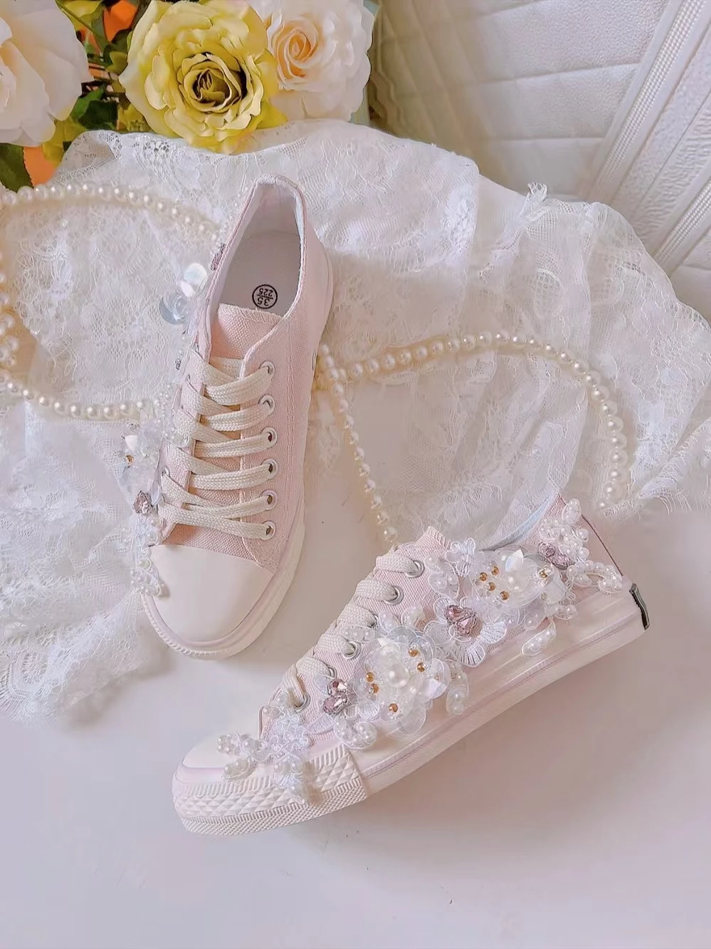 Розовые парусиновые туфли с жемчугом и блестками, цветочным кружевом и стразами, удобная повседневная спортивная женская обувь ручной работы с низким берцем на заказ, размеры 35-39
Розовые парусиновые туфли с жемчугом и блестками, цветочным кружевом и стразами, удобная повседневная спортивная женская обувь ручной работы с низким берцем на заказ, размеры 35-39