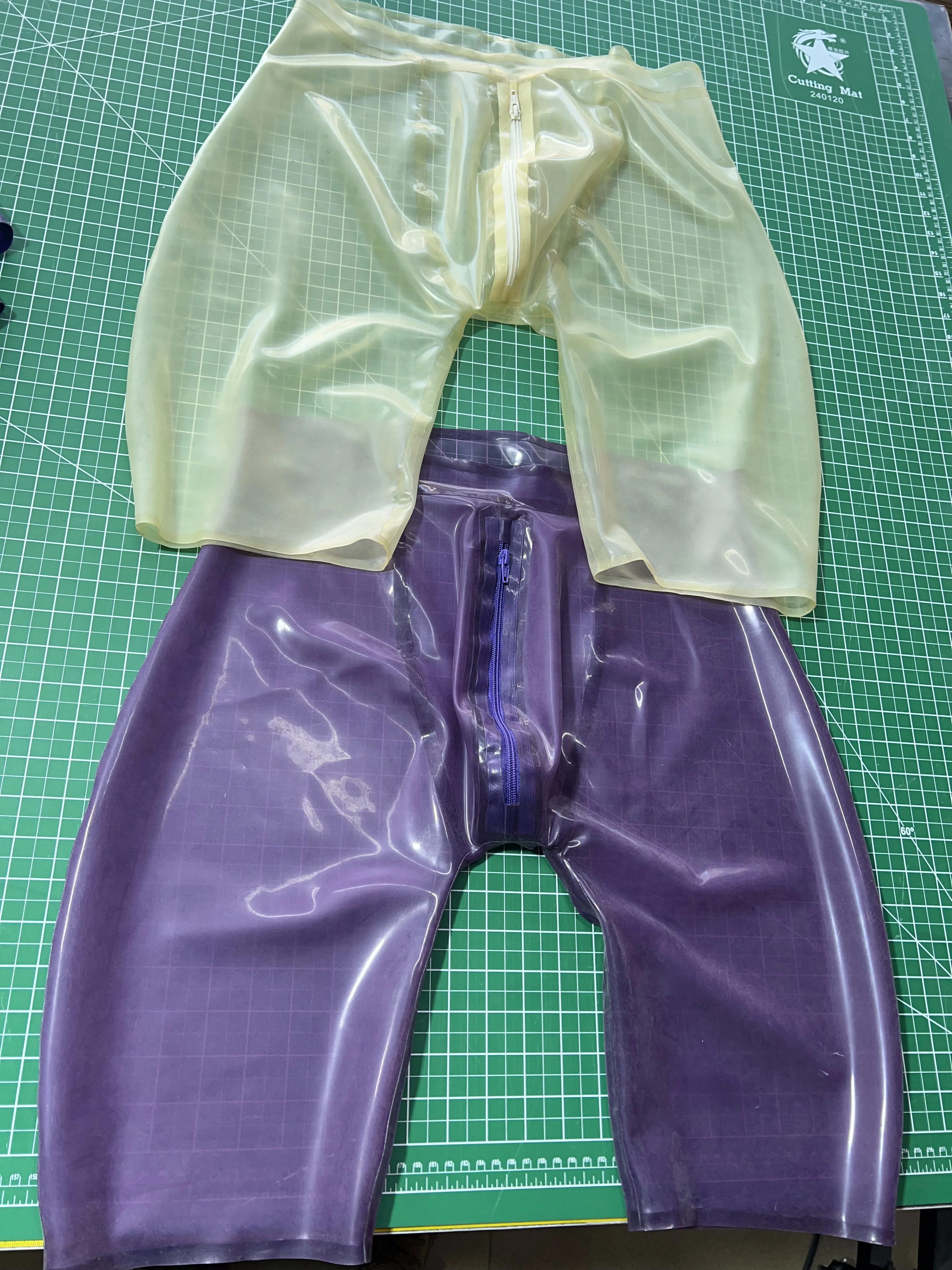 Men's Shorts Natural Rubber Handmade with Front Zipper Stretchy Compression Leggings Pants Club wear
Men's Shorts Natural Rubber Handmade with Front Zipper Stretchy Compression Leggings Pants Club wear