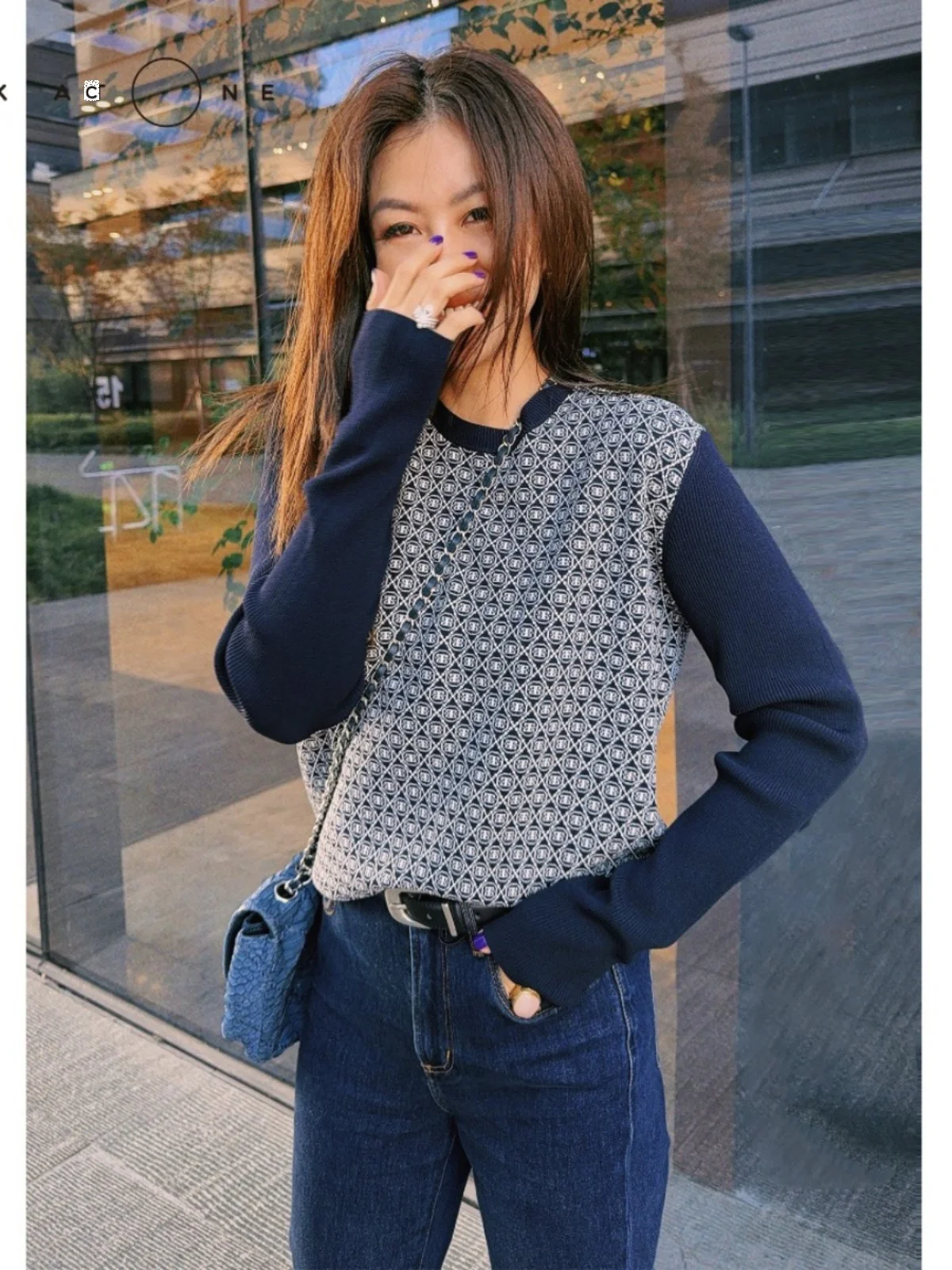 Вязаный свитер с вышивкой спереди и сзади в виде точек и линий от Tang Jialing, модель Commuter Sle Long Sve Re...
Вязаный свитер с вышивкой спереди и сзади в виде точек и линий от Tang Jialing, модель Commuter Sle Long Sve Re...