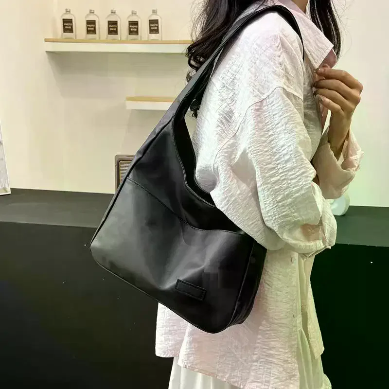 Luxury Brand Shoulder Tote Bag Women Soft High Quality PU Leather Versatile Commuter Bag With Pocket Fashion Casual Women's Bags
Luxury Brand Shoulder Tote Bag Women Soft High Quality PU Leather Versatile Commuter Bag With Pocket Fashion Casual Women's Bags