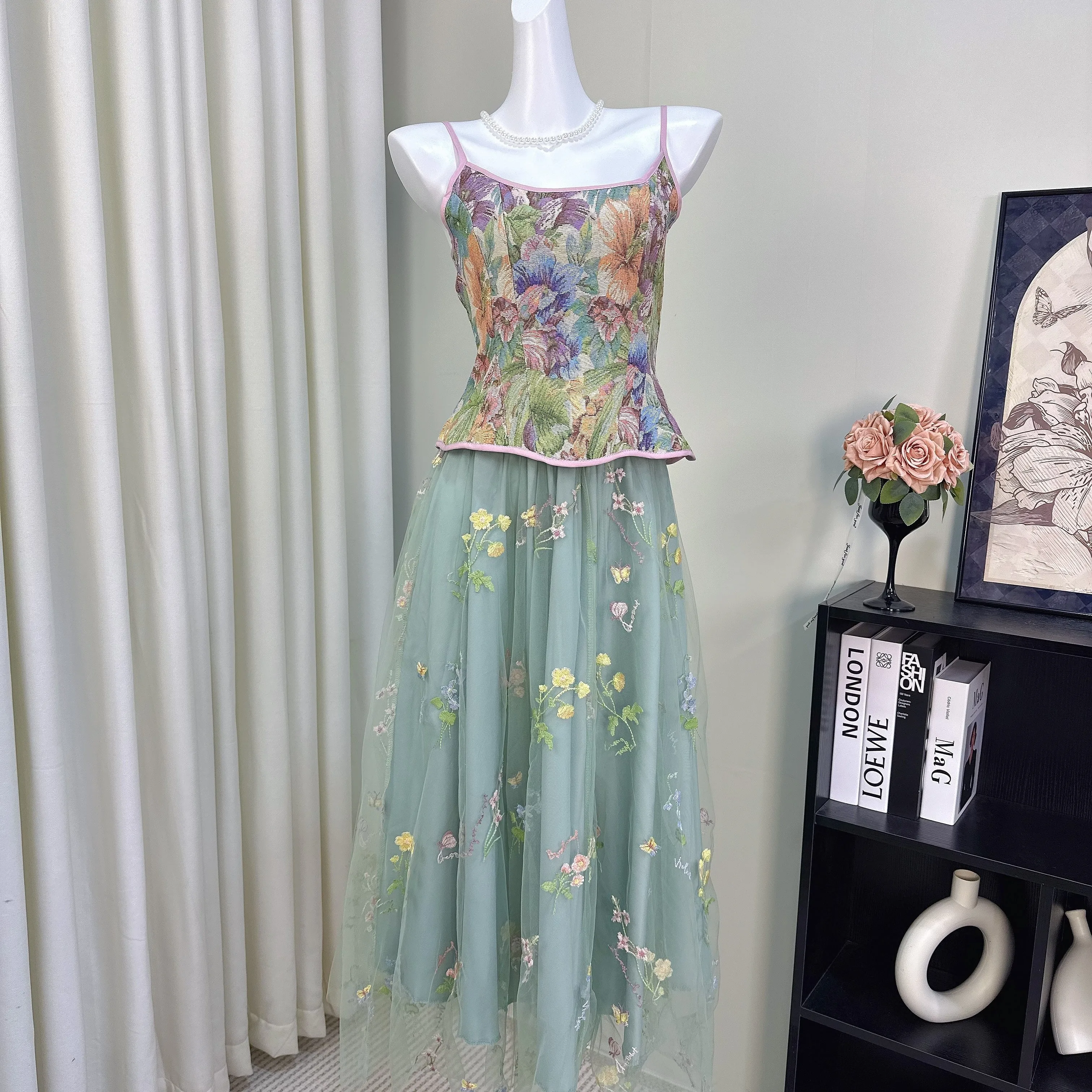 French chic sleeveless jacquard mesh slim fairycore dress women's summer waist A-line Beach Two Piece Set
French chic sleeveless jacquard mesh slim fairycore dress women's summer waist A-line Beach Two Piece Set
