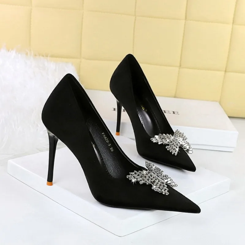 9cm Women's Pumps and Heels Luxury Velvet Temperament High Heels for Woman Pointed Rhinestone Bow Banquet Women's Shoes Tacones
9cm Women's Pumps and Heels Luxury Velvet Temperament High Heels for Woman Pointed Rhinestone Bow Banquet Women's Shoes Tacones