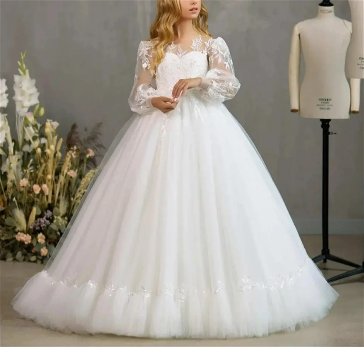 Flower Girl Dress White Fluffy Tulle Lace Long Sleeve Wedding Elegant Flower Child's First Eucharist Birthday Party Dress
Flower Girl Dress White Fluffy Tulle Lace Long Sleeve Wedding Elegant Flower Child's First Eucharist Birthday Party Dress
