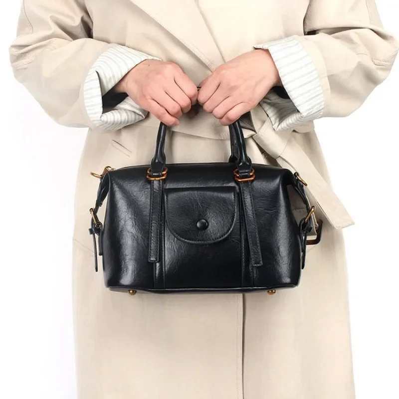 Simple Elegant Casual Diaper Bags For Women Luxury Leather Shoulder Bag Minimalist Vintage Tote Bag Trendy Solid Color
Simple Elegant Casual Diaper Bags For Women Luxury Leather Shoulder Bag Minimalist Vintage Tote Bag Trendy Solid Color