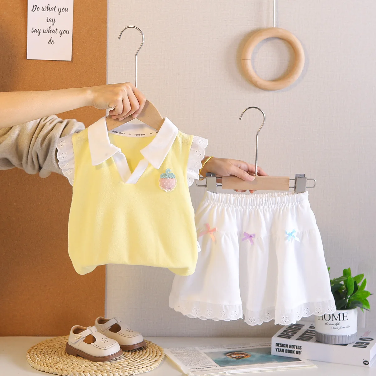 Топ без рукавов с клубничным декором для маленьких девочек и кружевная юбка, комплект из 2 предметов, детские летние милые наряды, модный комплект одежды для маленьких девочек
Топ без рукавов с клубничным декором для маленьких девочек и кружевная юбка, комплект из 2 предметов, детские летние милые наряды, модный комплект одежды для маленьких девочек