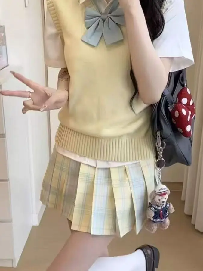 Yuyue Japanese Style College Uniform JK Uniform Sweater Vest Set Women's School Uniform Skirt Layering Short Sleeve Shirt
Yuyue Japanese Style College Uniform JK Uniform Sweater Vest Set Women's School Uniform Skirt Layering Short Sleeve Shirt