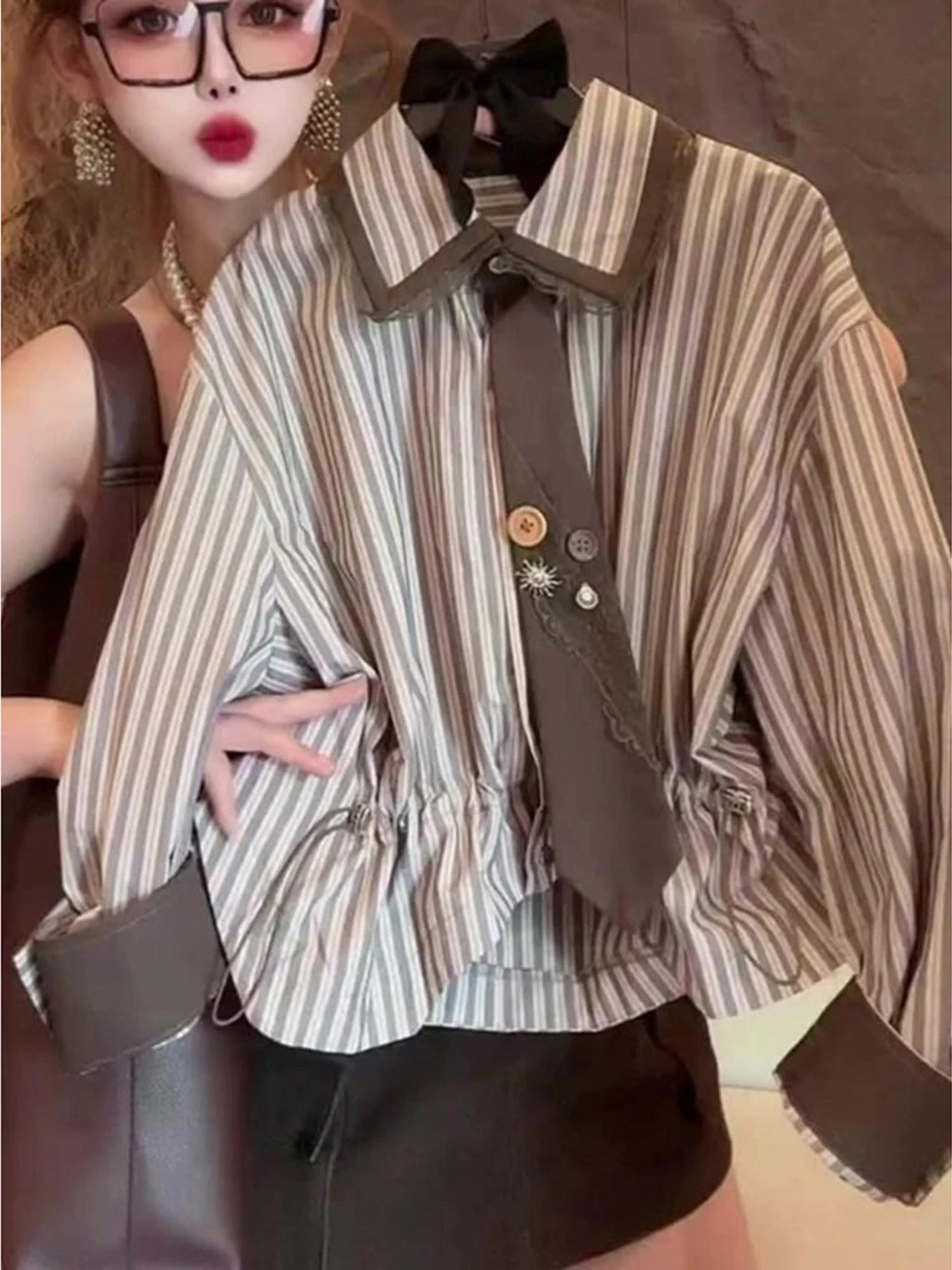 Retro Style Casual Striped Color Block Collar Shirt Autumn New Loose Unique Leisure Anti-Aging Top for Young Girls
Retro Style Casual Striped Color Block Collar Shirt Autumn New Loose Unique Leisure Anti-Aging Top for Young Girls
