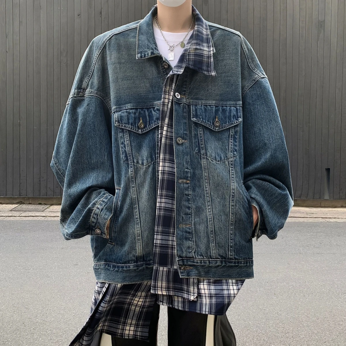 Spring Autumn 2025 Men's Plaid Irregular Splicing Denim Jacket Street Hip Hop American Style Fake Two-Piece Outerwear
Spring Autumn 2025 Men's Plaid Irregular Splicing Denim Jacket Street Hip Hop American Style Fake Two-Piece Outerwear