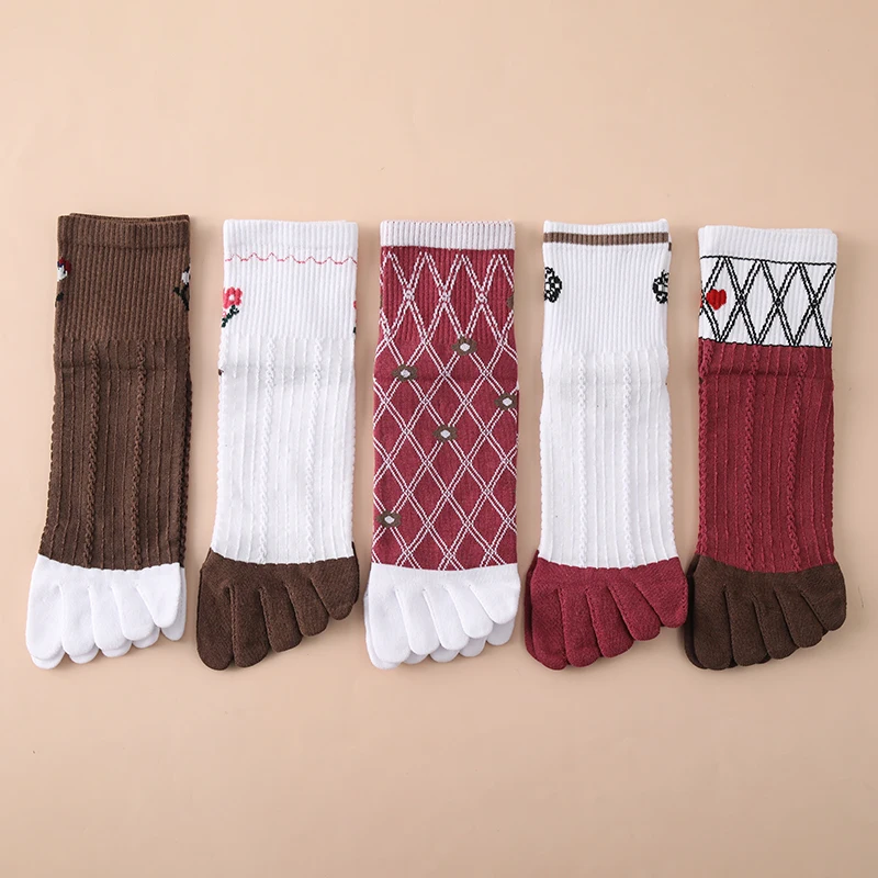 Five-finger Socks Ladies Autumn And Winter Striped Antibacterial Breathable Cotton Socks Women Cotton Socks Pack
Five-finger Socks Ladies Autumn And Winter Striped Antibacterial Breathable Cotton Socks Women Cotton Socks Pack