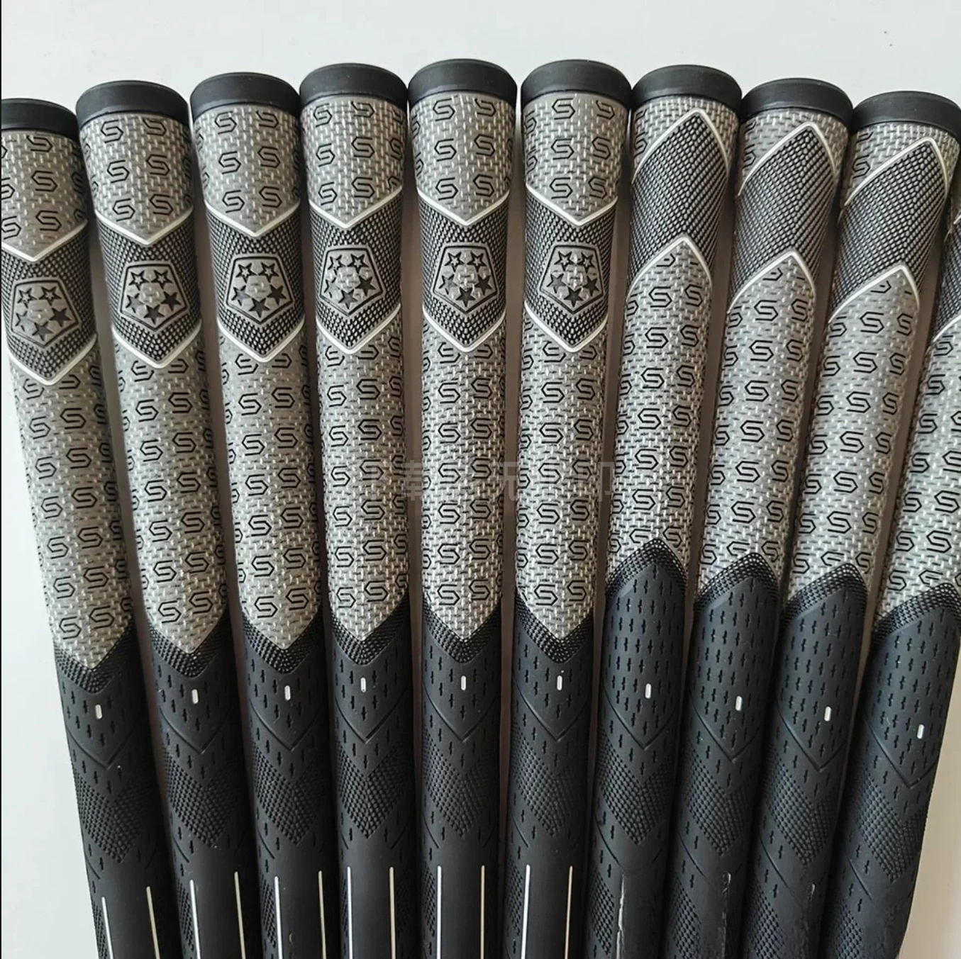 2026 The Latest Golf Grips PLUS 4 Standard/Midsize New Rubber Golf Grips Irons and Woods Golf Club Grips Universal
2026 The Latest Golf Grips PLUS 4 Standard/Midsize New Rubber Golf Grips Irons and Woods Golf Club Grips Universal