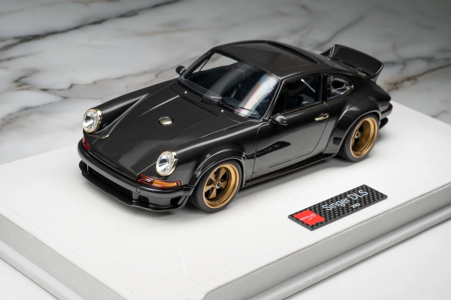 MAKE UP 1:18 Singer DLS 2023, имитация углеродного волокна, ограниченная серия, смола, металлическая статическая модель автомобиля, игрушка в подарок 
MAKE UP 1:18 Singer DLS 2023, имитация углеродного волокна, ограниченная серия, смола, металлическая статическая модель автомобиля, игрушка в подарок