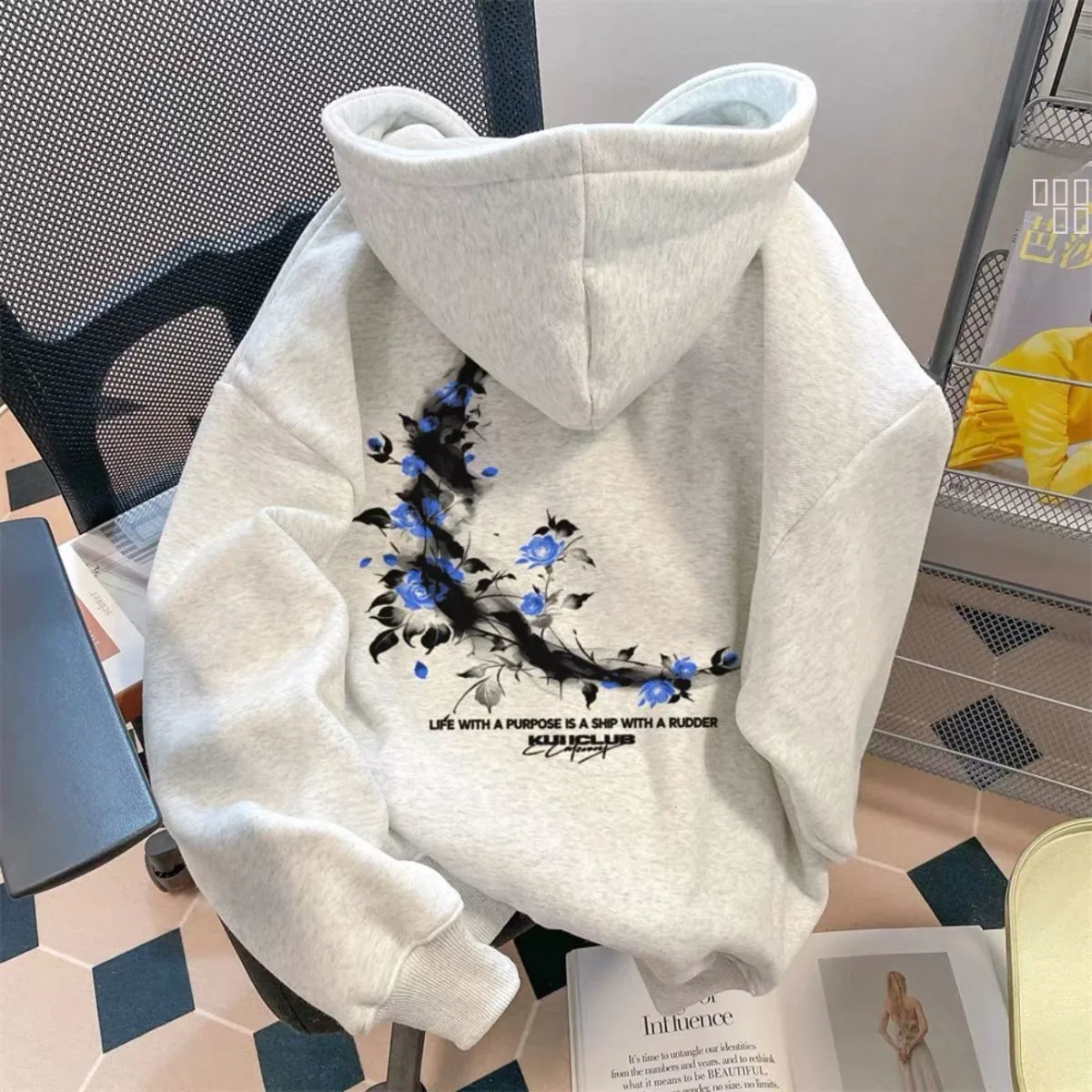 Moon Blue Flower Letter Print Hoodie Sweatshirt Unisex Autumn Winter Loose Fit Silver Fur Lined Casual Streetwear
Moon Blue Flower Letter Print Hoodie Sweatshirt Unisex Autumn Winter Loose Fit Silver Fur Lined Casual Streetwear